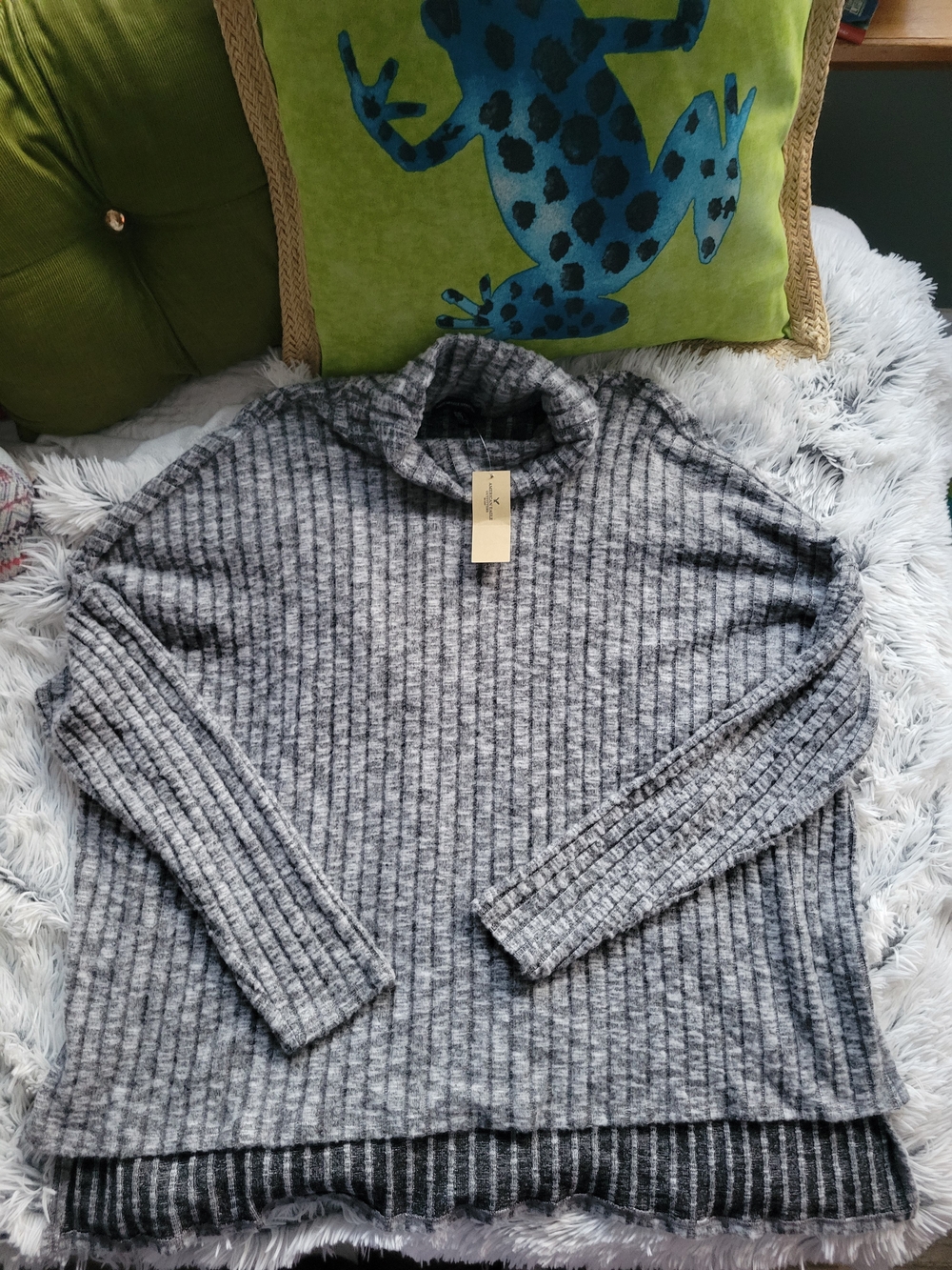 American Eagle Outfitters Heather Gray Ribbed Turtleneck Sweater Extremely Soft